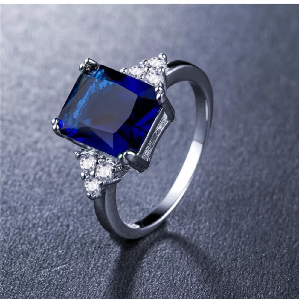 Gorgeous sterling silver S925 peridot ring